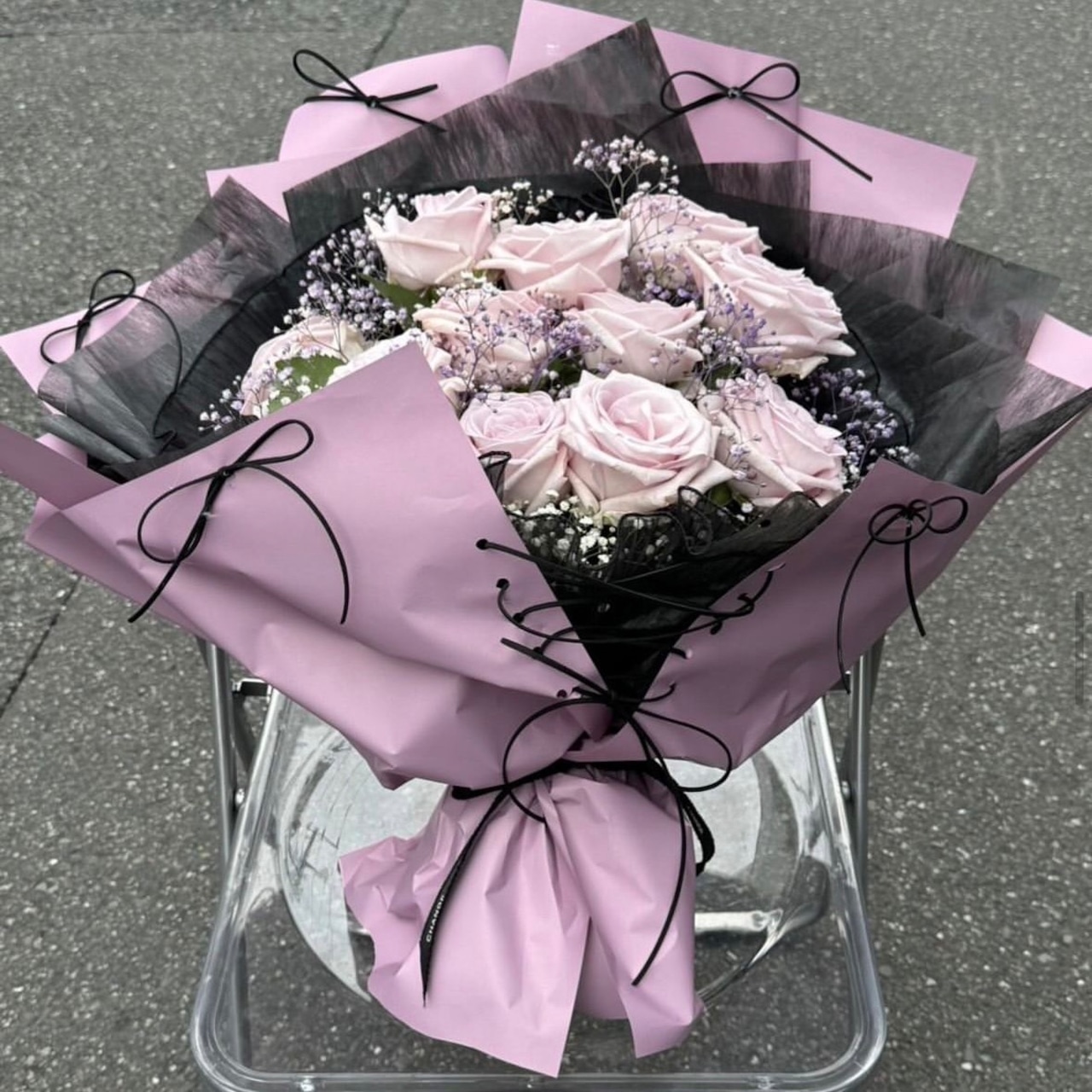 お誕生日のアレンジメント 夏のフィナーレを飾るようなデザインで🌞 オーダーありがとうございました！flowersflowershopflowerstagrambouquetflowerarrangementfloristosaka花屋本町本町花屋西本町靭公園西本町花屋大阪花屋阿波座花屋