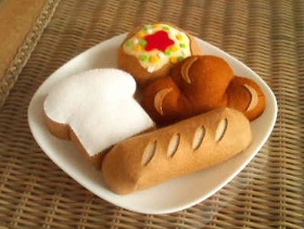 フェルトで作るロールパン バターロール無料型紙＆作り方 手作りおままごと手芸＊あまなつのフェルトキッチン＊