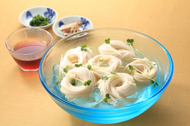 白いそうめんはもう飽きた？ カラフルそうめんで食卓を華やかに - レタスクラブ