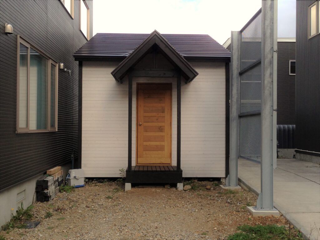 食材＆飲料持ち込みOK！バーベーキューハウスで炭火焼肉キャンピングカーで愉しむ！車中泊キャンプと旅紀行