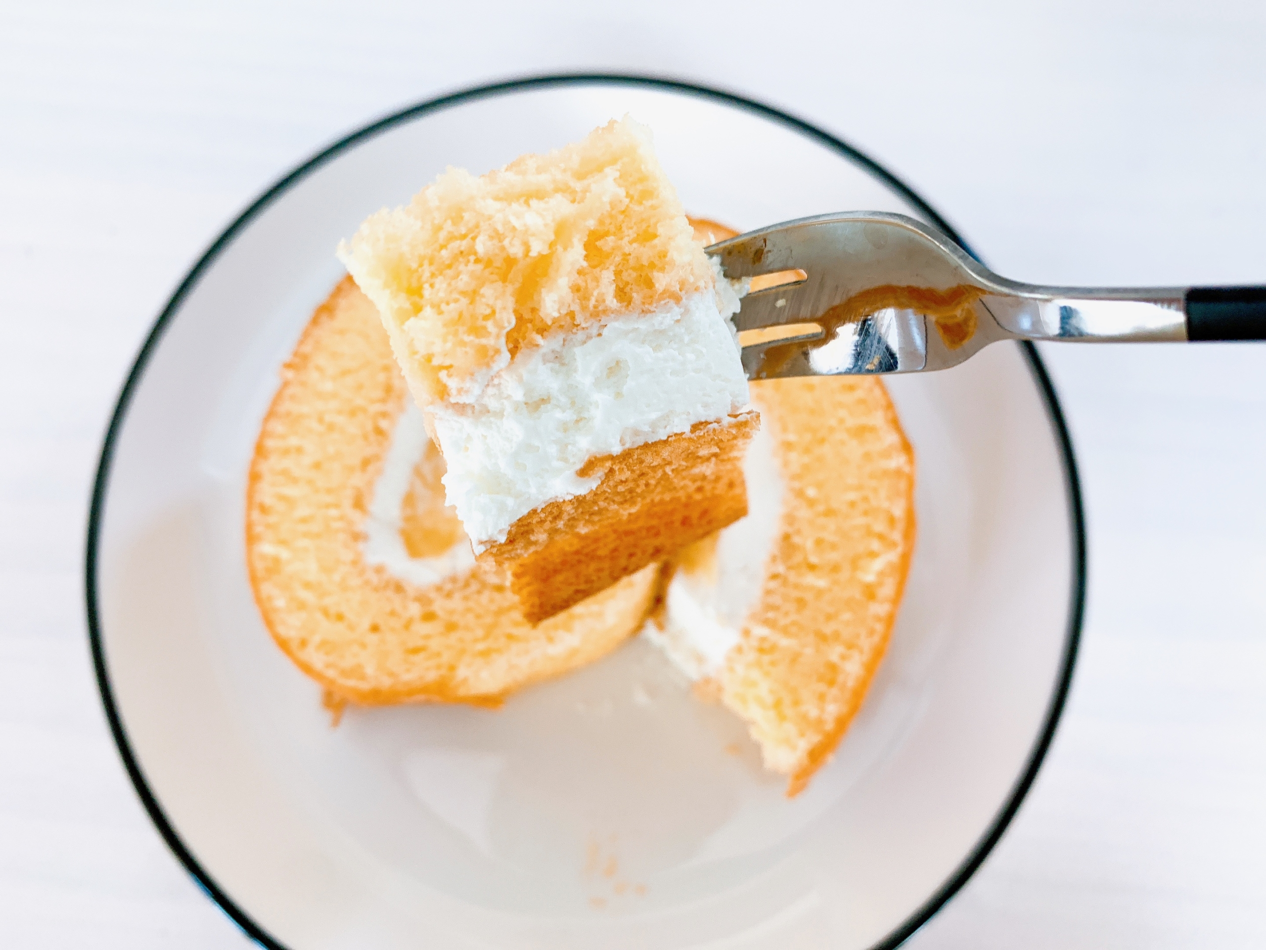 中評価 シャトレーゼ うみたて卵のふんわり厚切りロールの感想・クチコミ・カロリー・値段・価格情報 もぐナビ