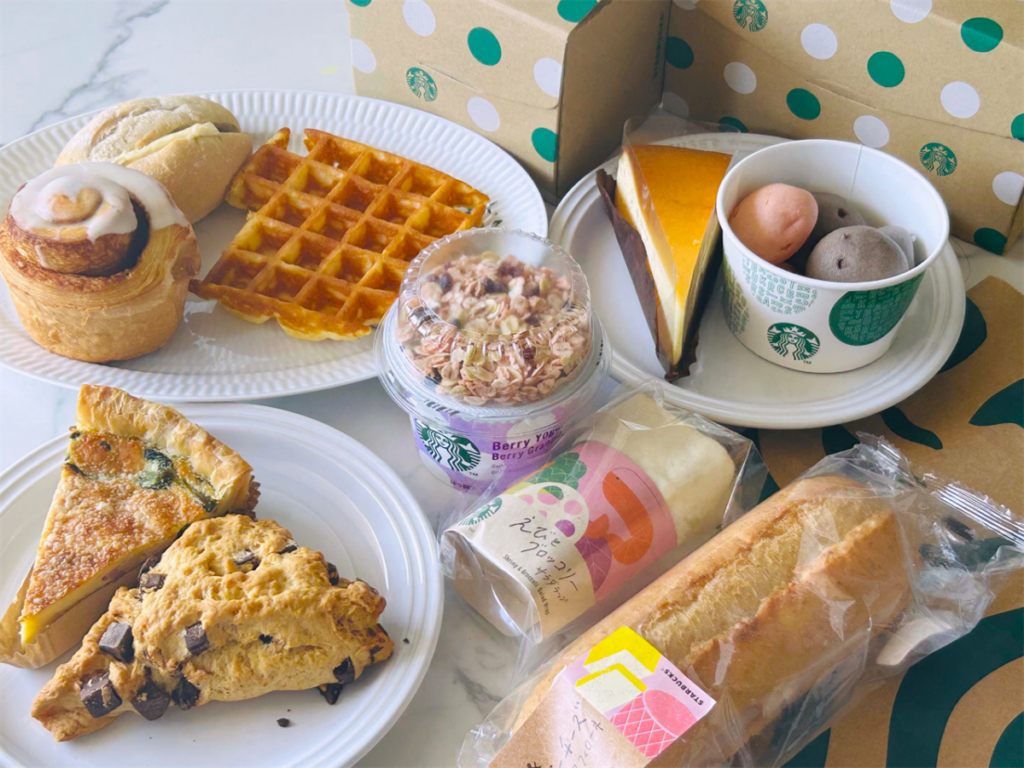 スタバ新作 ジューシーな桃のスイーツや、食欲そそるフードも！2023年「サマーシーズン第3弾フード」が発売るるぶ&more