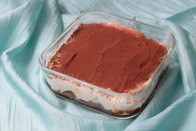 卵不使用 分厚いホットケーキ, 材料3枚分 , ホットケーキミックス 150g, ヨーグルト50g, 牛乳 100ml, オリーブオイル小さじ1, 粉糖 適量, ☆ミルクソース, 練乳 大さじ2, 牛乳 大さじ1,簡単レシピアレルギーおうちカフェ