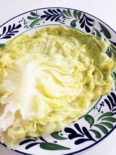 少しのコツで破れずキレイ！ キャベツの葉の剥き方Shorts - YouTube