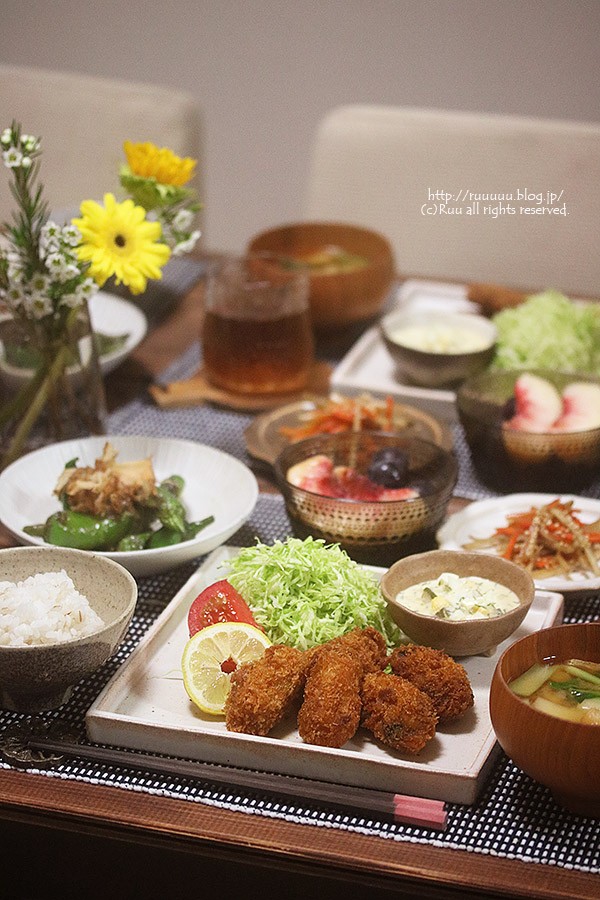 めぐみ2021.2.16火今日の晩ごはん！ . めかじきフライ 牡蠣フライ 納豆 ほうれん草のじゃこ和え 大根とわかめのみそ汁 みかん おうちごはん うちごはん晩ごはん夜ごはん夕食献立食卓料理写真手料理Instagram