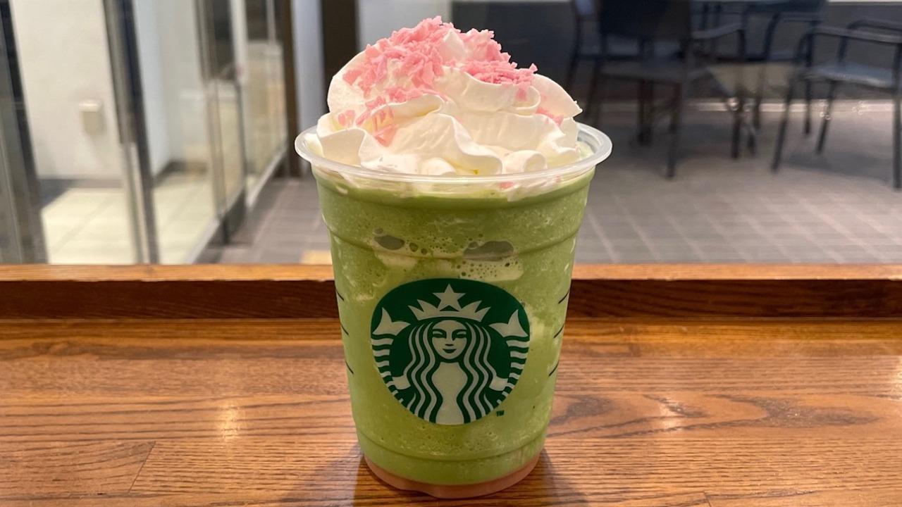 本日発売 スタバの新作は分厚いチョコケーキがそのままドン！話題の抹茶フラペチーノ飲んでみた！favy ファビー