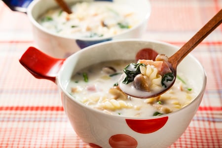 レンジでできる！ ソーセージとキャベツのミルクスープパスタ