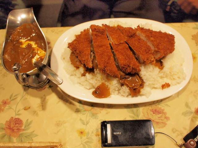 ２皿目 “老舗洋食店に現れた強敵”レストハウス オリアン元気の出るカツカレー旅ブックスMAGAZINE