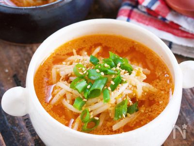 飲み会続きで疲れぎみな人に！胃に優しい簡単豆もやしの豆乳みそスープ - 名水美人