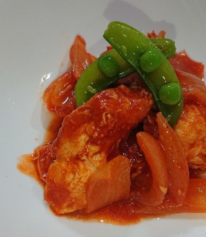 トマトジュースで作る チキンのトマトクリーム煮うつわ屋店主の料理帖