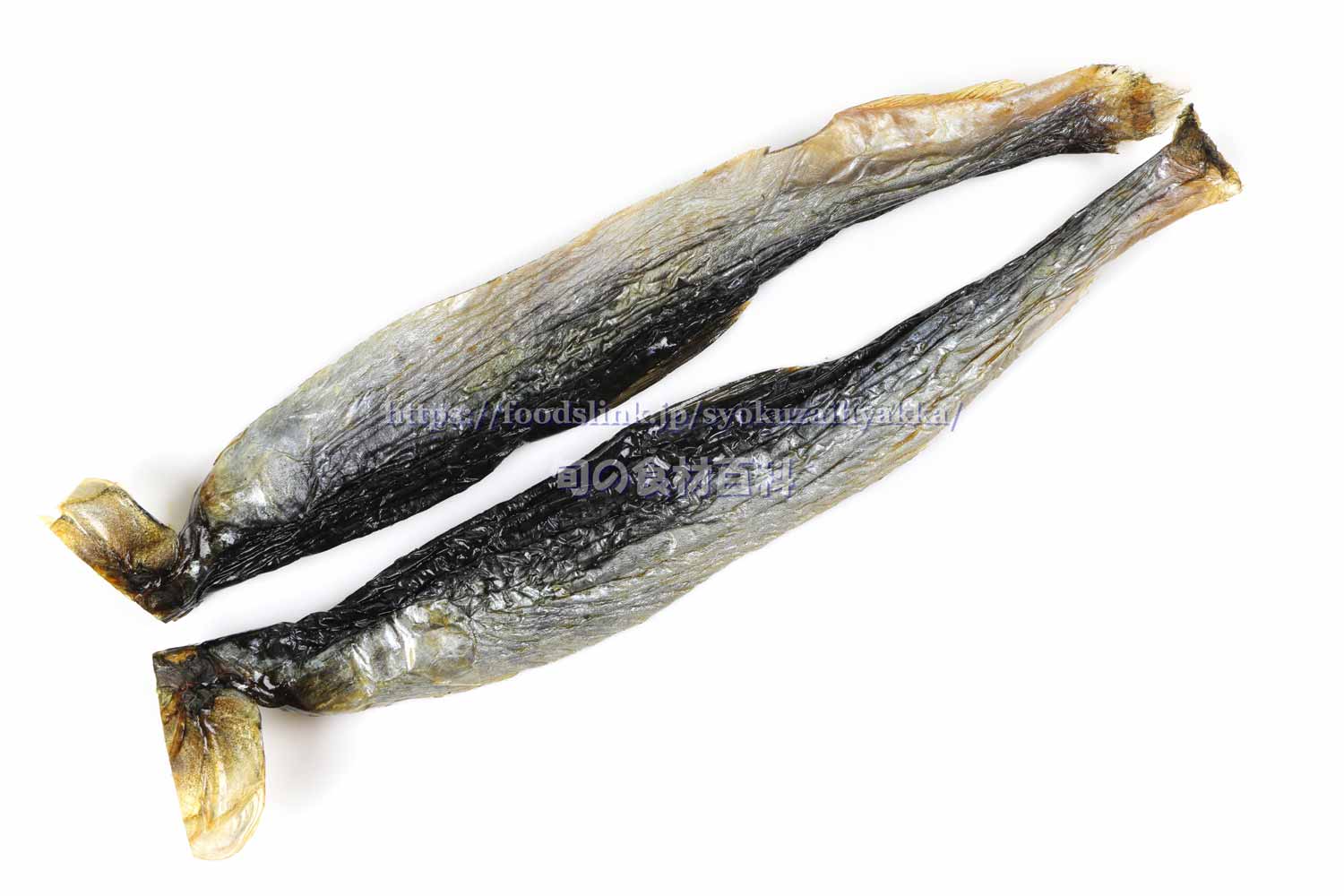 なんの卵かわかりますか？ そう！鰊 ニシン の卵、数の子です🐟 一度も凍結していない生の鰊の数の子は、とろとろぷるぷるなのです！弊社工場では前浜で獲れた生のにしんの腹出し作業が始まっています。 腹出し作業とは、にしんの腹を割き卵を取り出すことです。 玉突き