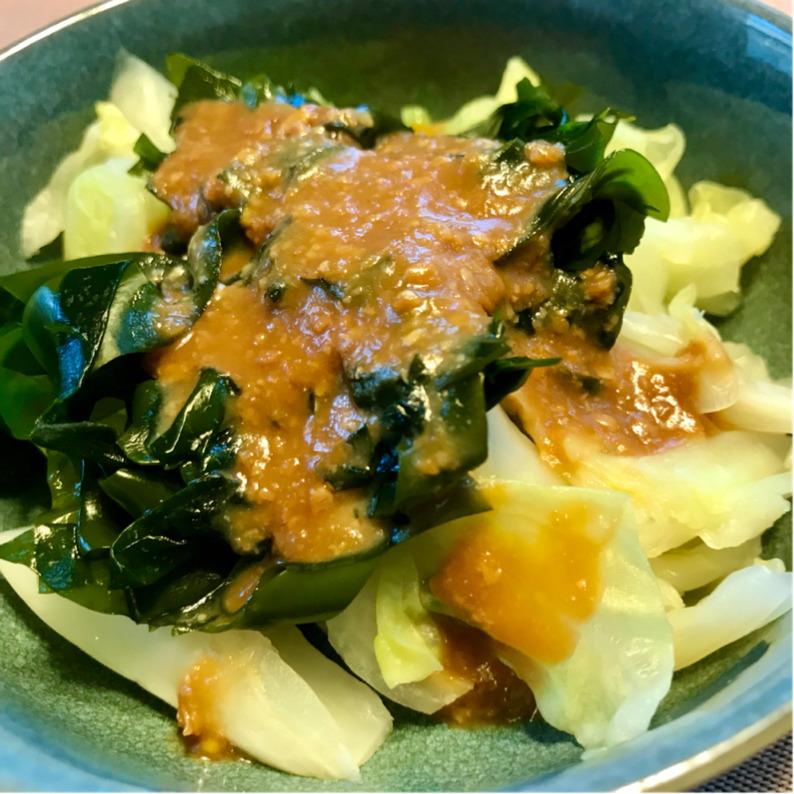 ヘルシーなのに大満足◎キャベツ×わかめたっぷり腸活サラダ♡野菜もりもり！ヘルシー満足レシピゆうき酒場