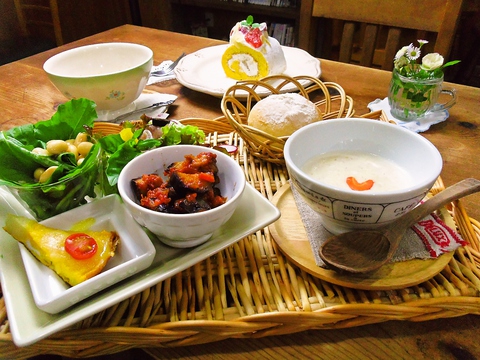 路地裏の小さなフレンチレストラン「モンラパン 北小金 」&「ビストロ モンシュシュ 新松戸 」素敵なひとときをお過ごしください。ワインメニュ