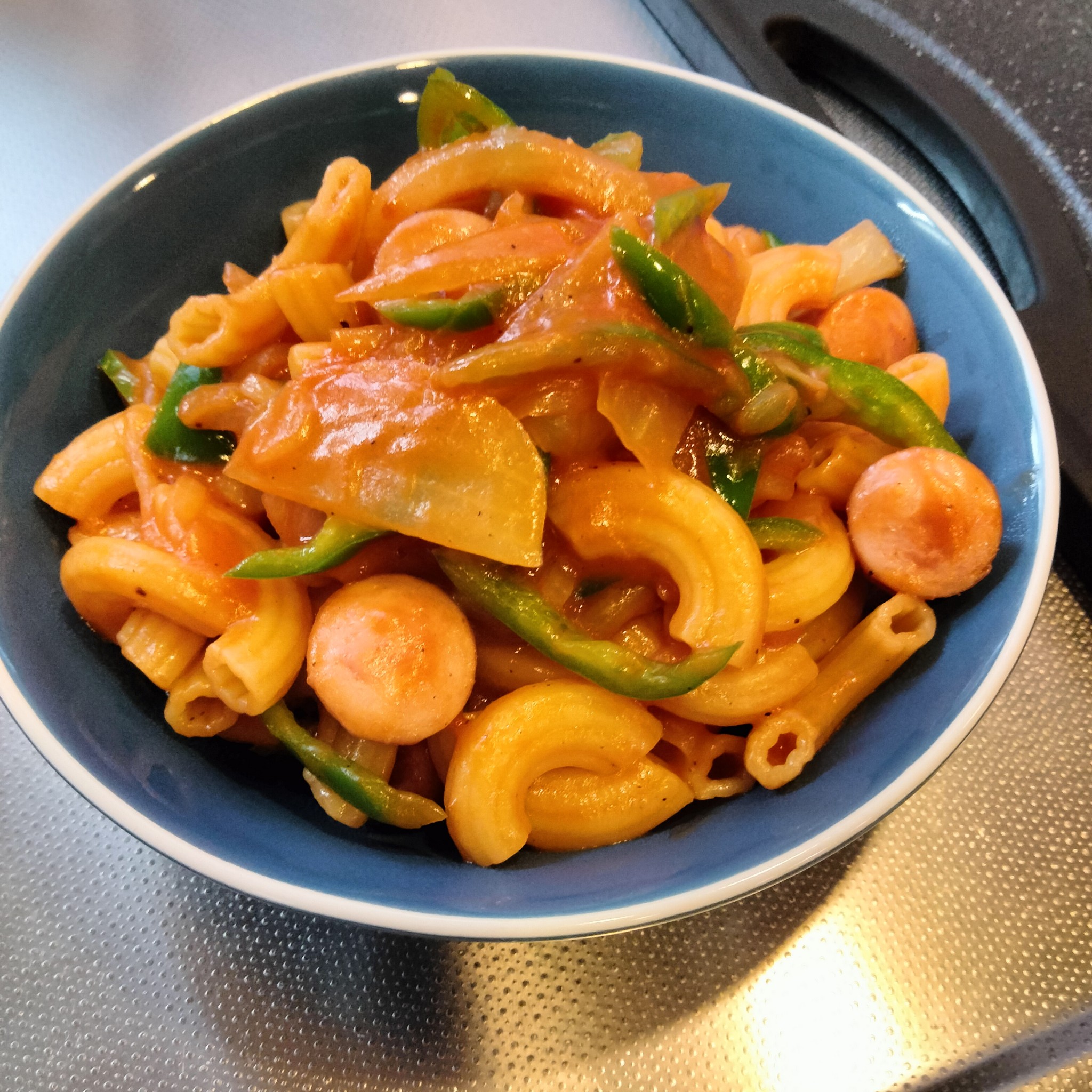 マカロニのケチャップチーズ炒め