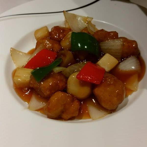 銀座アスターの酢豚レシピを真似して作りました✨ 家族が、美味しい美味しいと言ってました。 にんにく、生姜は入れずに 砂糖、醤油、塩、酒しか使わなくてこの味になるんだ〜✨と、なんだか基本が大事って思いました。 レシピより、具が多かったので、あんが少なかった