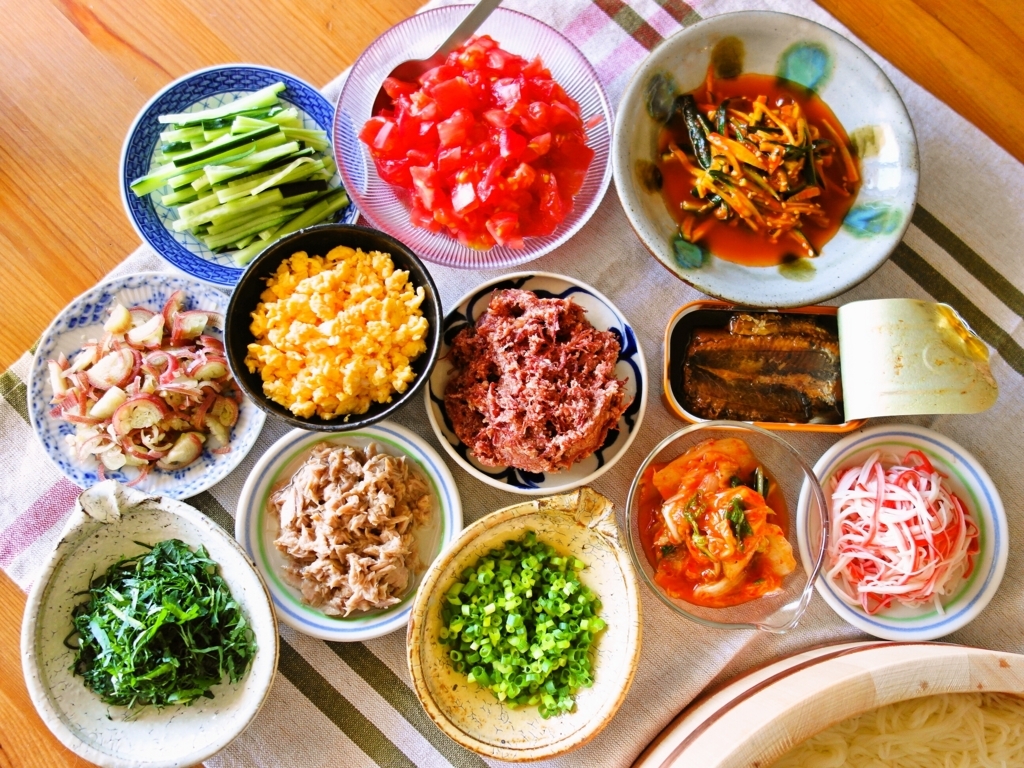 野菜の揚げ浸しそうめん。なすび、ピーマン、かぼちゃ、オクラを素揚げしてめんつゆに浸して一晩冷蔵庫で冷やしてそうめんの上にのせるだけ。暑い日にぴったりの そうめんレシピです。 そうめん神埼そうめん揚げ浸しそうめん古賀製麺家麺麺スタグラム神埼市