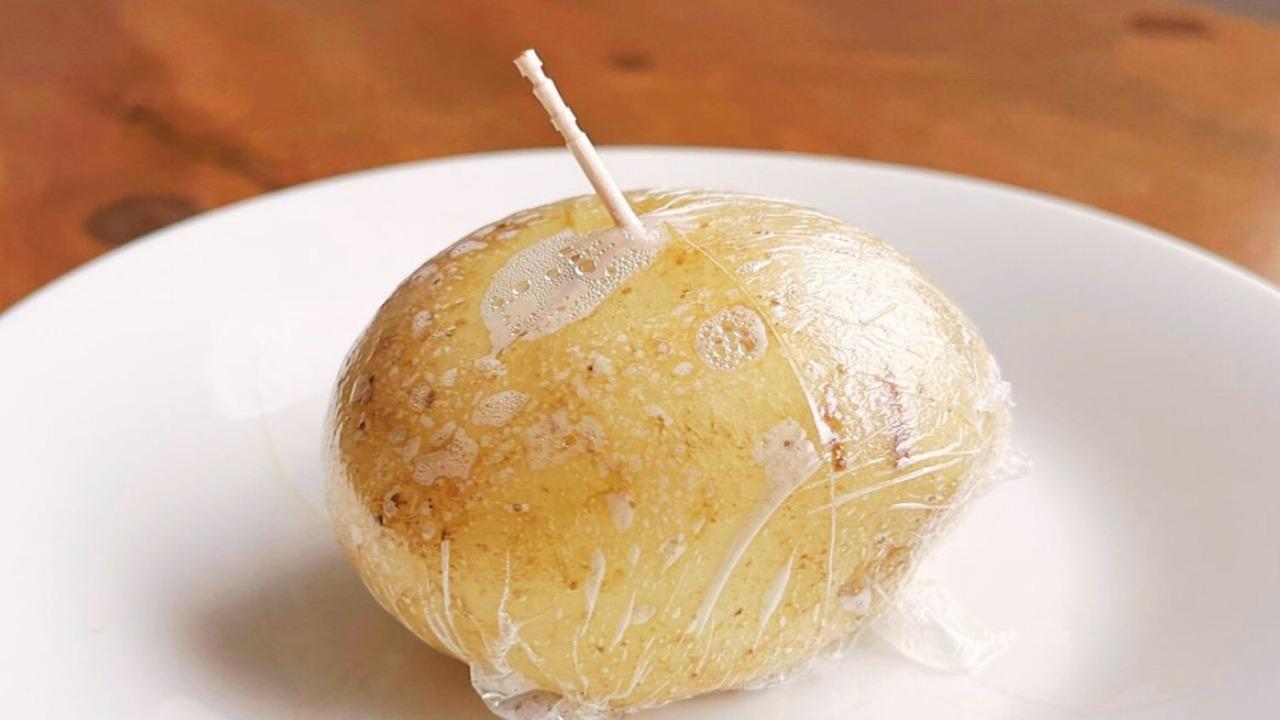 じゃがいも、「丸ごと茹でる？」or「切ってから茹でる？」どっちが良いの？元スーパーの店員が解説 ぱるとよ- エキスパート - Yahoo!ニュース