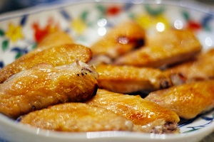 手羽先の海水焼き‼️ 皮はパリパリ中はジューシー✨こんな斬新で簡単な食べ方があるなんて！hi.chan.cafeが投稿したフォトブックLemon8