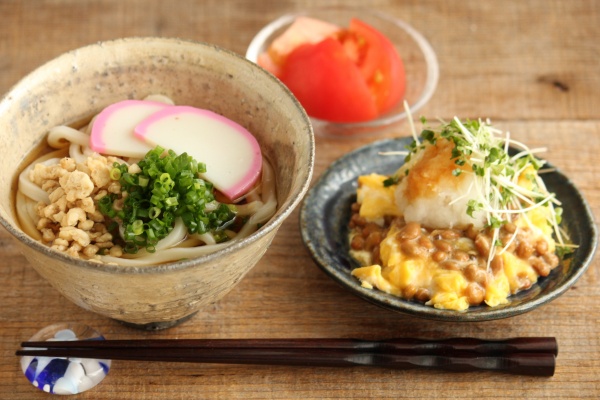 さっぱり定番の味！ 冷やしたぬきうどん