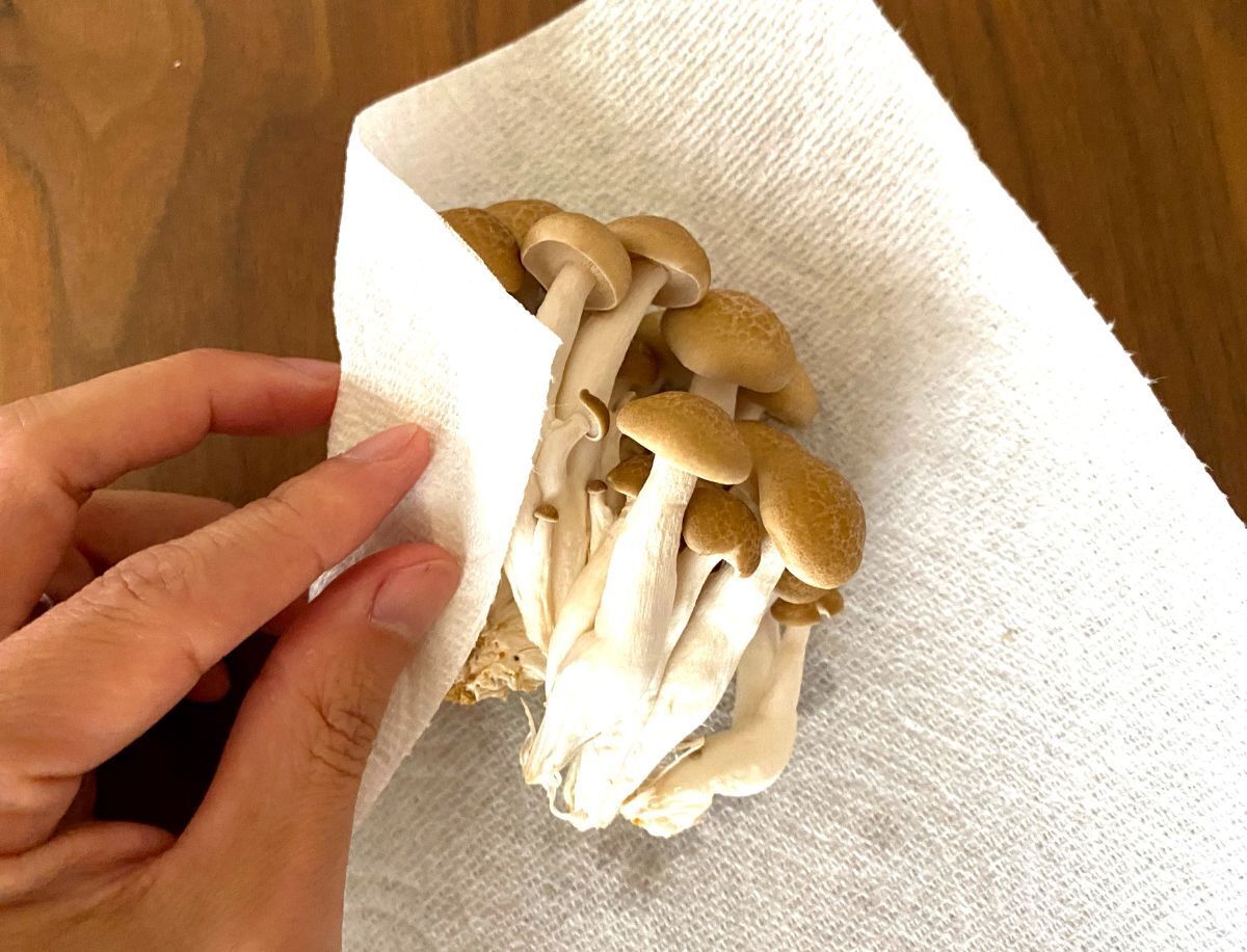 カットしめじ」は洗う？洗わない？どっちが正解？元スーパーの店員が解説！ ぱるとよ- エキスパート - Yahoo!ニュース