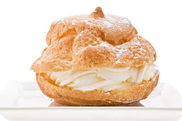 賞味期限は当日のみ！売り切れ御免の絶品シュークリーム』by Tackey_dragonforce : 北菓楼 新千歳空港店きたかろう -新千歳空港 洋菓子食べログ