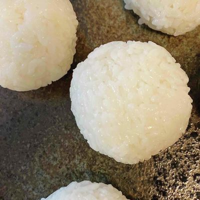 肉巻きロールおにぎりです☆手早く簡単に美味し飯を♪