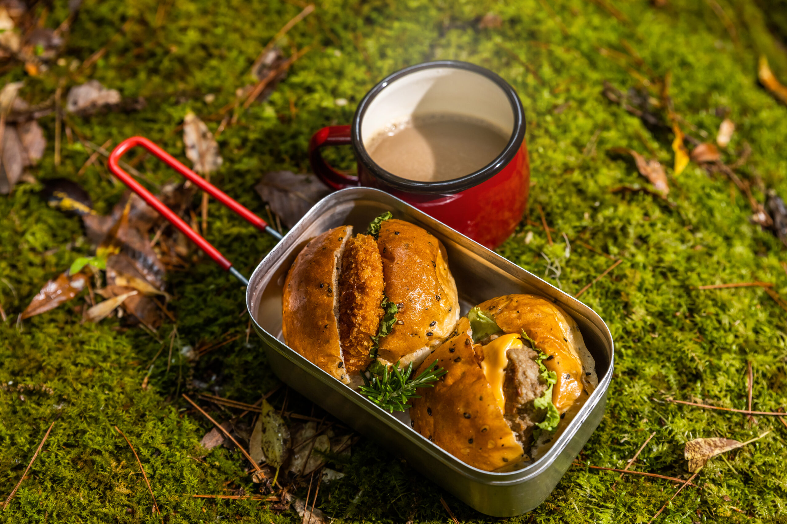 最強ソロキャンプ料理レシピ シェラカップで作る簡単キャンプ飯5選！ 炊き込みご飯・カレー・パスタまで - ハピキャンキャンプ・アウトドア情報メディア