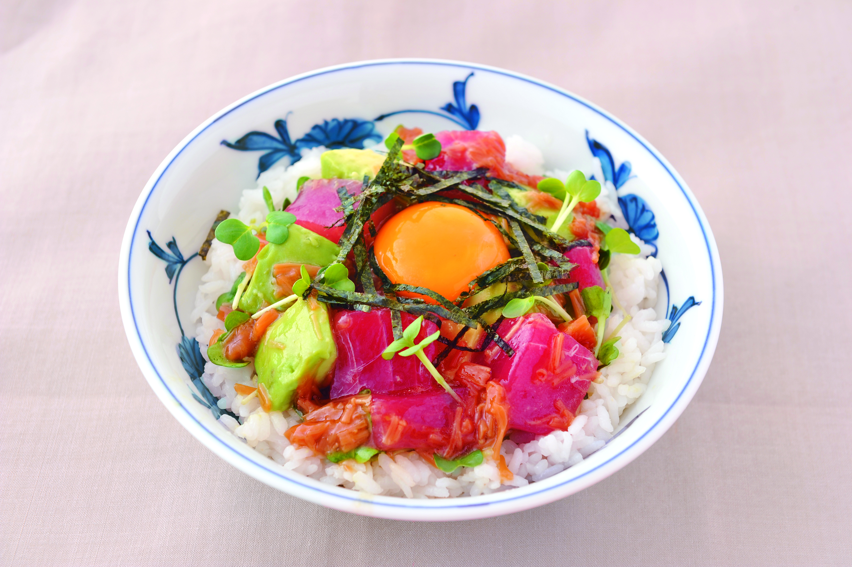 卵黄とろーり マグロユッケ丼