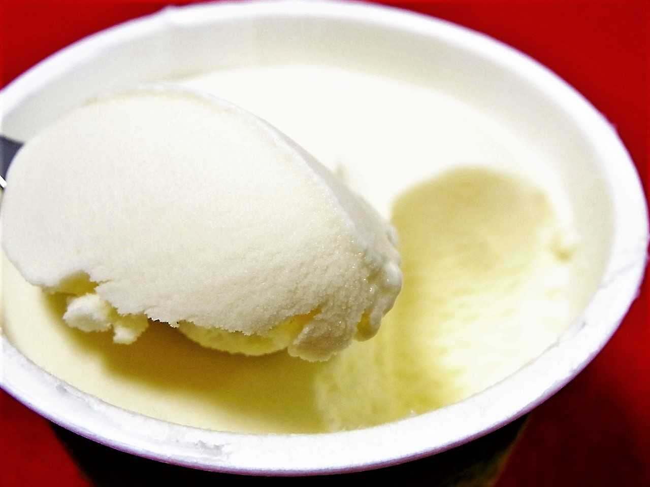 FamilyMartファミリーマート- ＼おっとっとアイス第2弾去年話題になった「おっとっと アイス」の第２弾となるコンソメ味が数量限定で新登場！お菓子の「ベジタブルおっとっとコンソメ味」をとことん再現しちゃいました。ぜひアイスのおっとっと感をご自身でチェック