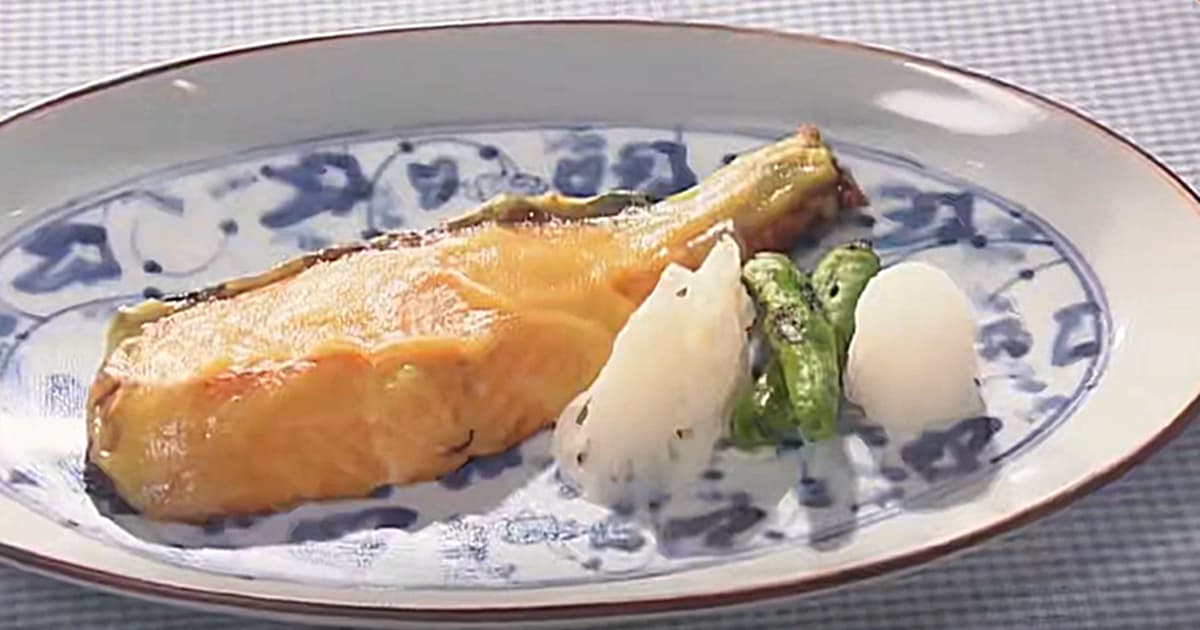 photo by @__ma_ha さん🙇‍♀️❤️ ＼和食の定番！鮭の西京焼き 献立ーーーーーーーーーーーーーーーーーー ・今日のお昼ごはん ⌂ᐝ ・ ＊鮭の西京焼き ＊半熟卵の肉巻き ＊揚げ茄子とトマトの和風マリネ ＊春菊と玉ねぎのチヂミ