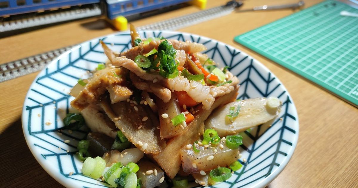 厚揚げとこんにゃくとごぼう天の煮物