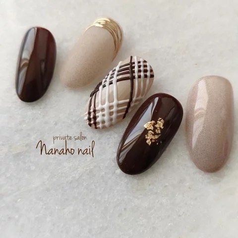 バレンタインネイル💅💕 いちごネイルにハートネイル チョコレートネイル🍫 3dネイルや手描きネイルの バレンタインネイルです マットネイルでゆめかわネイルになりました😆❤️ スライドしてねー2枚🔥🔥🔥 こちらのネイルデザインは スカルプ 3dネイル やり放題 TOP画面