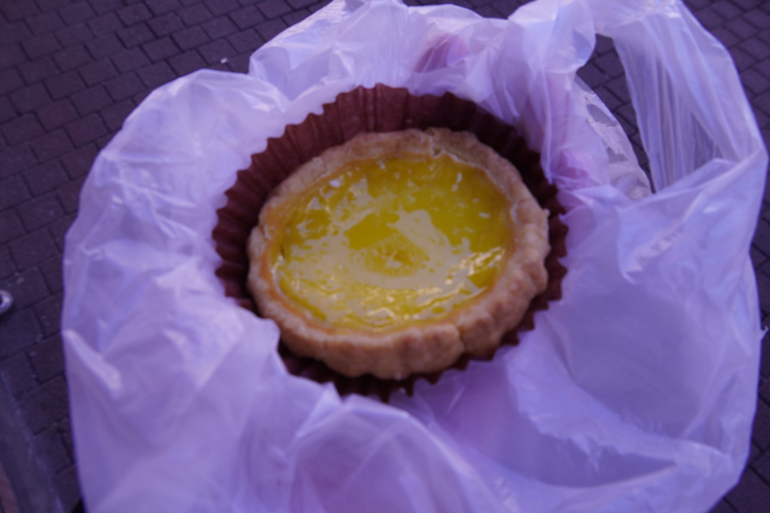 マカオで初めての食べ物、マカオ🇲🇴のベネチアンマカオにあるLord Stow's Bakery & Caféのポルトガルエッグタルト。 MOP75またはSGD 12.60用のエッグタルト1箱6個。 味:美味しくておいしいエッグタルト、マカオにいるときは食べなければならない😋