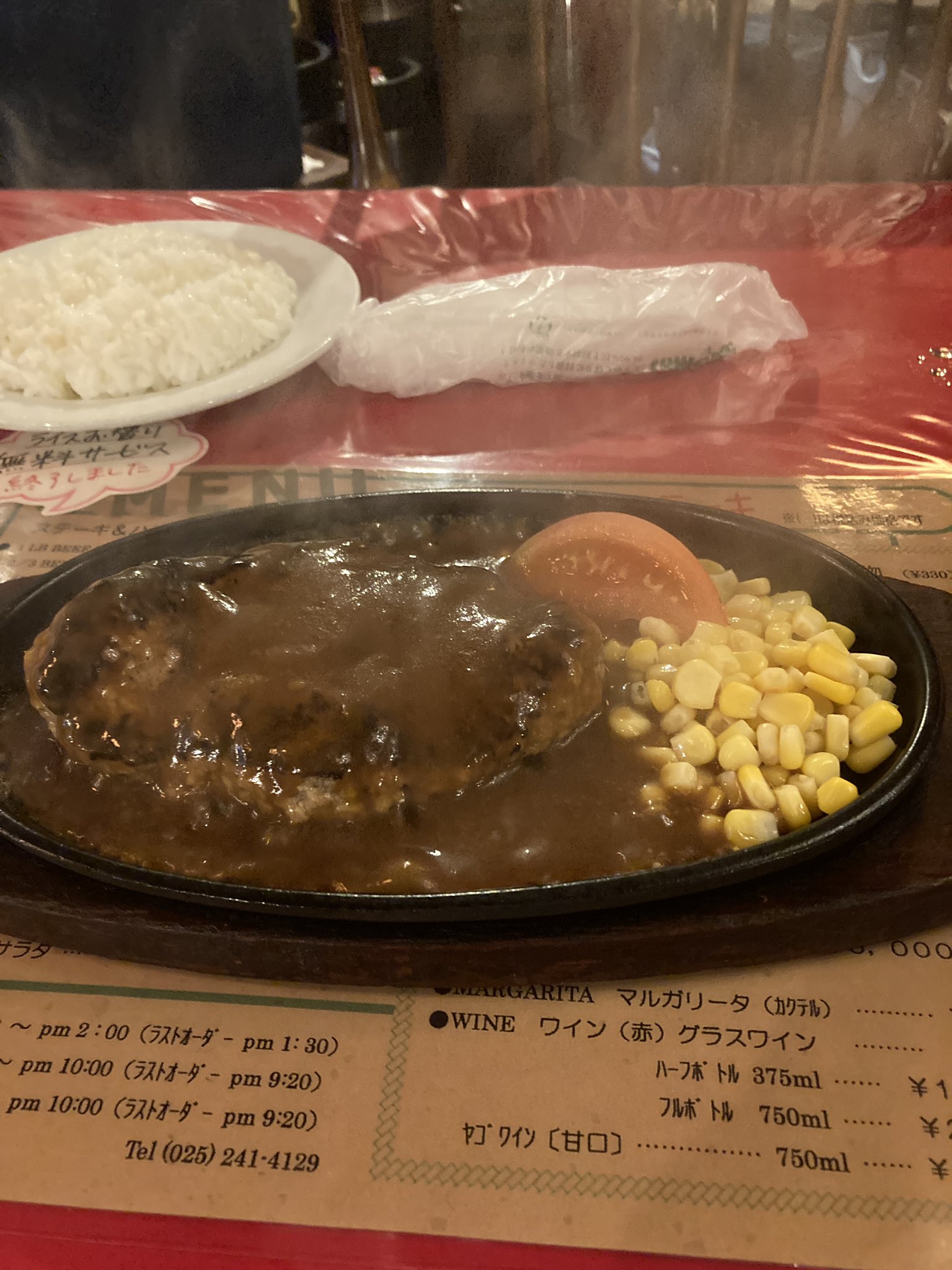 海津ゆうこ フリーアナウンサーブロンコのハンバーグなら毎日食べてもいい！ このグリーンサラダが好きすぎて、レシピ探して作った事もあるんですよ。明日もブロンコでも良いです🤩ハンバーグ hamburgerあつあつハンバーグランチブロンコグリーンサラダ