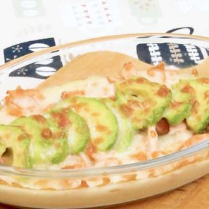 洋食堂 葡萄 📍東京・中野 中野駅から歩いて2分くらい、中野レンガ坂にあるお店 ライトアップされてて通り全体がいい雰囲気です 葡萄の看板が目印店内は細長い作りで、カウンター席が主体 ２階に個室もあるみたい 照明も暗めで雰囲気抜群 料理は、冷菜、温菜ともに10