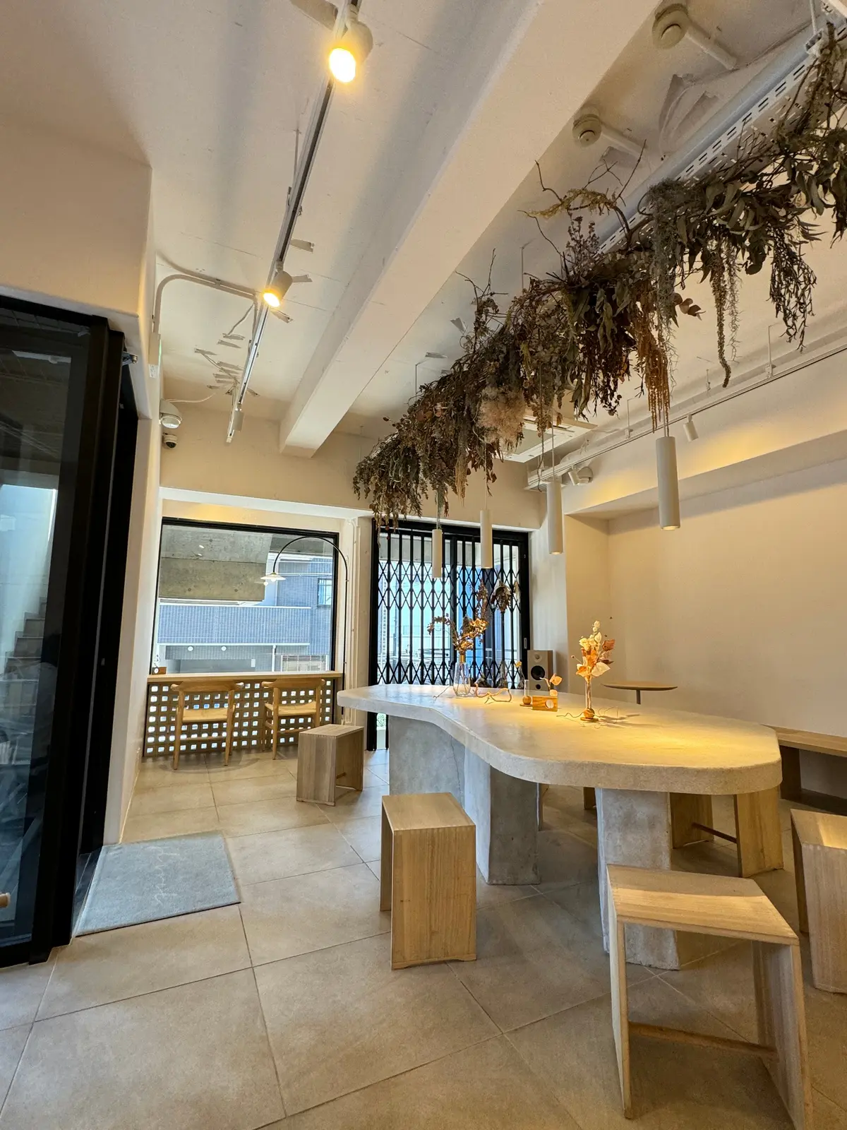 シンプル韓国風で話題のカフェ 『LITTLE TOY BOX』☕️💐Nom de plume ノンデプルーム