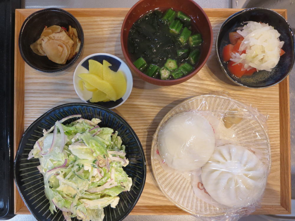 肉まんと相性抜群な人気献立集。おかず・スープ・サラダなどおすすめレシピをご紹介folk