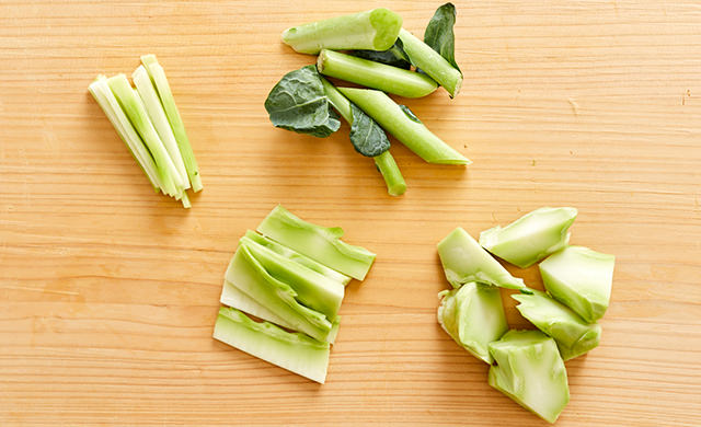 どこまで切るのが正解？今更聞けない「ブロッコリー」をおいしく食べる切り方季節の食材のHOW TOアマノフーズ公式ブランドサイト