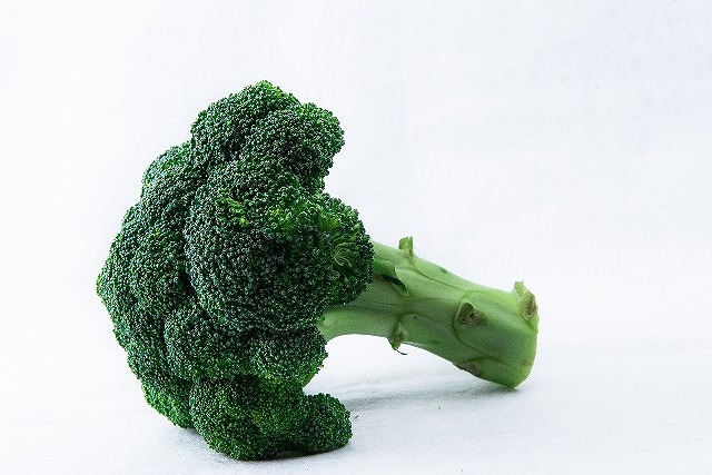 ブロッコリーの茎もおいしく！皮むきのコツ＆簡単レシピ付きカゴメ株式会社