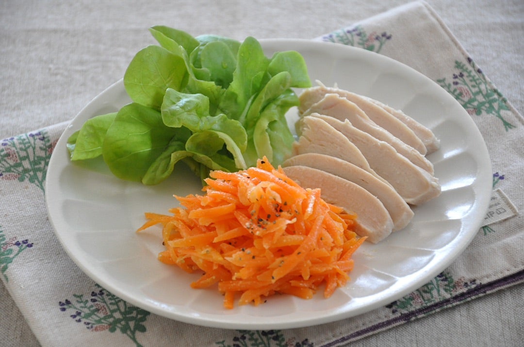 5分でできる超簡単副菜！🥕, 「レンジで作れるにんじんカレーサラダ」,レシピID:636 , 小さめのにんじん1本があればスグできます🥕,少し寝かせた方がおいしいです！, 詳しいレシピは、サイトをご覧下さい😉, 動画におさまらなかったコツを詳しく掲載しています。,https:cookien.com recipe 636*