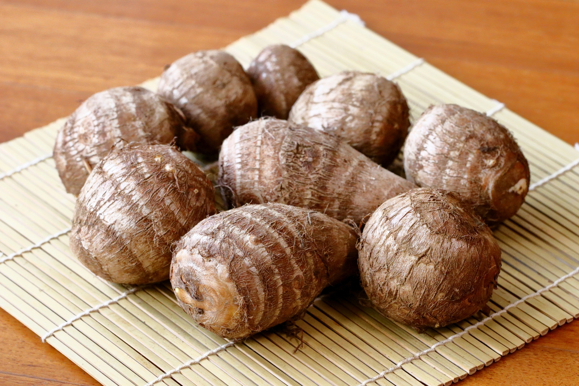 里芋と鶏手羽元の煮もの