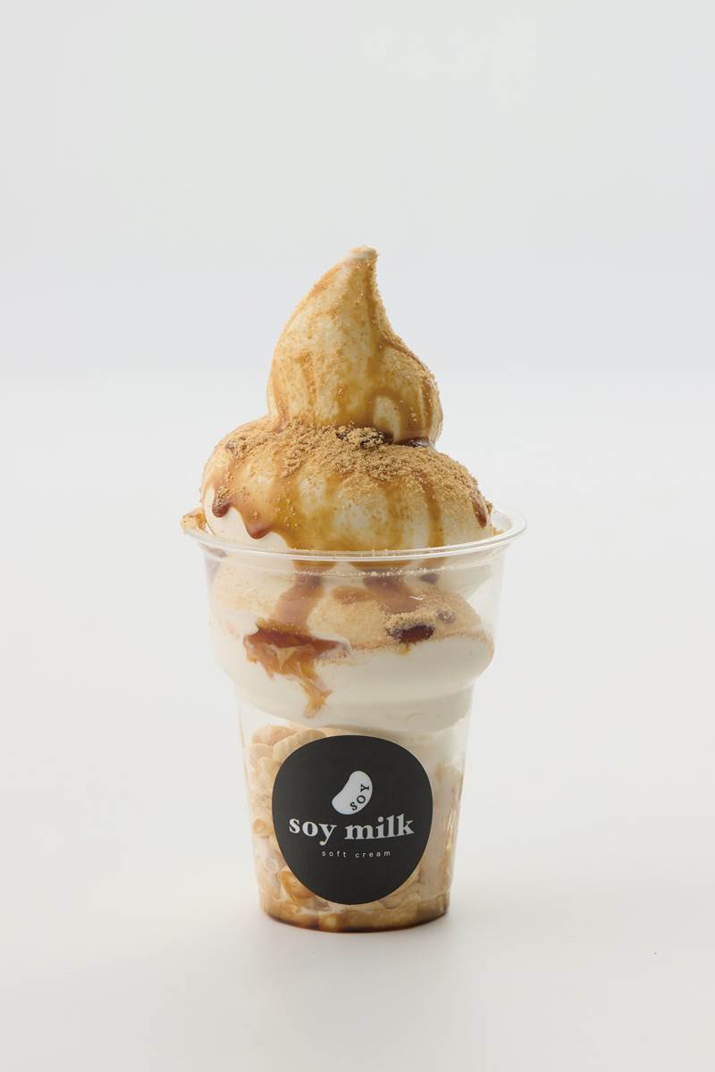 🔎 大阪・梅田「からふね屋CAFE大阪店」注文内容・ジャンボソフトパフェいちご：850円 ・生チョコマシュマロパフェ抹茶＆プリン：1,380円レビュー️📝パフェってなんでこんなにも美味しいの ？定期的にパフェを死ぬほど欲すぎゃらぴかですが、今年の3月に大阪駅前にオープンした「からふね屋」さんを最近発見🥰🥰 ほんっとに美味しい、幸せすぎる。