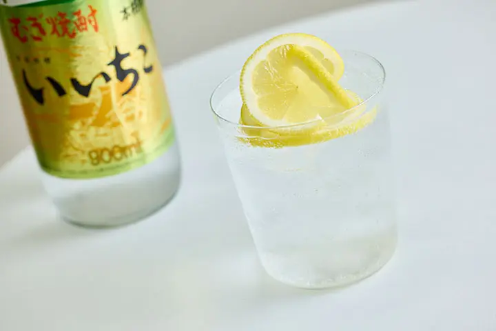 ホーセズネック～らせん状のレモンの皮が特徴の人気のブランデーカクテル～ - Liquor Freak