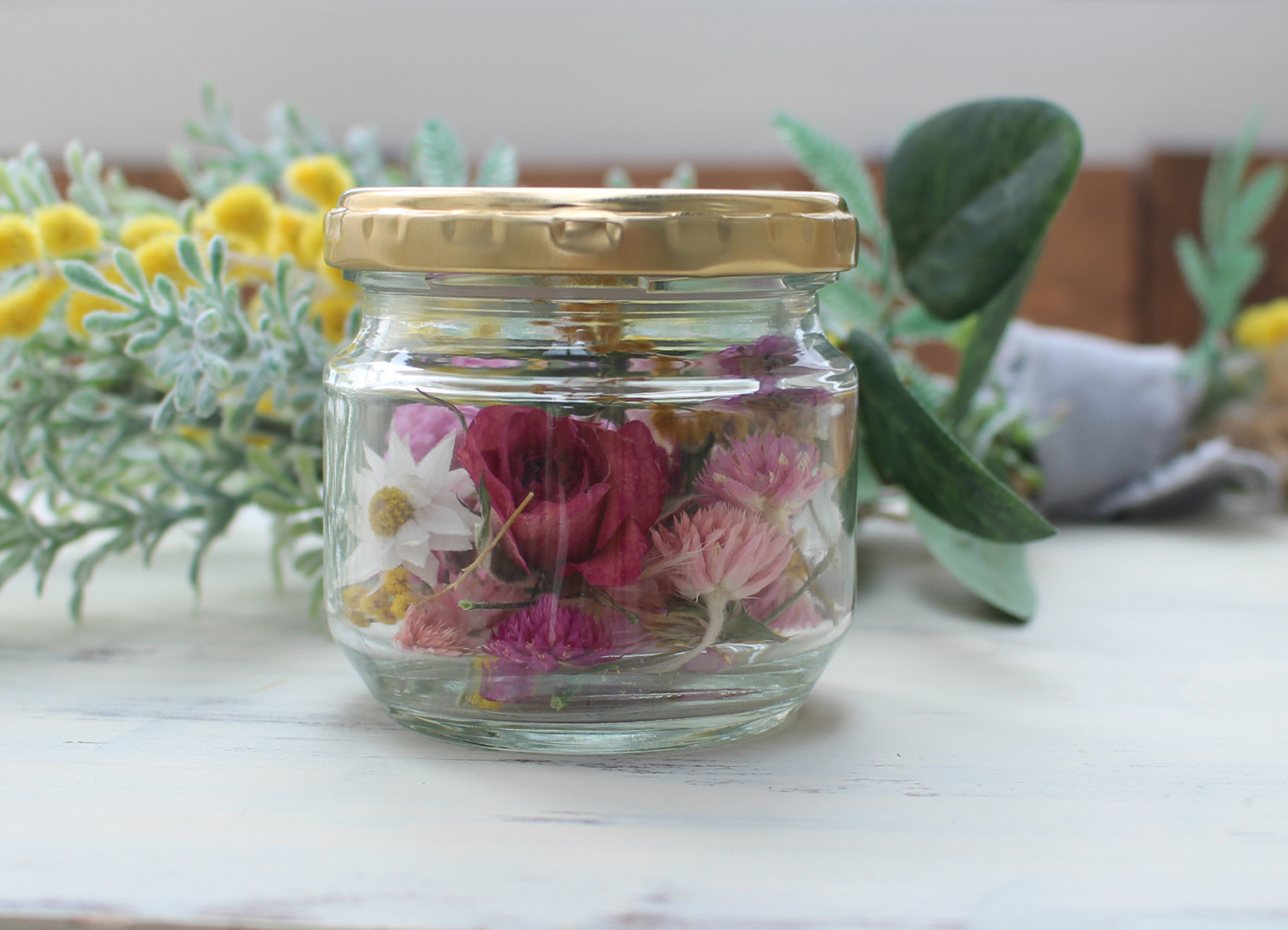 100均のガラスボトルでオリジナルなドライフラワーのインテリア作り🥀ほわいと.が投稿したフォトブックLemon8