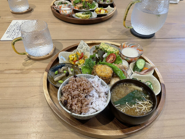 ファミマ、「こりこりなんこつ入りつくね串 タレ 」7月27日発売。数量限定 - グルメ Watch