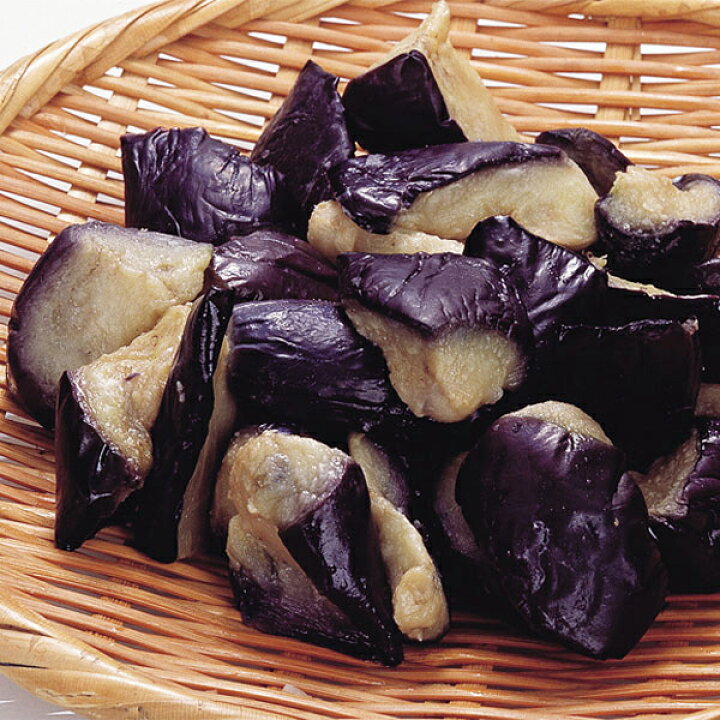 ナスのネギザーサイまみれ。 ⁡ まず乱切りにしたナスを多めの油で炒める。 刻んだ小ネギと味付きザーサイも炒めて、 そこにナスを戻し入れて絡め、塩胡椒で味を整えて完成。⁡ ナスと油って美味しいよね。 ザーサイの旨味とネギの香りでお酒のすすむおつまみ