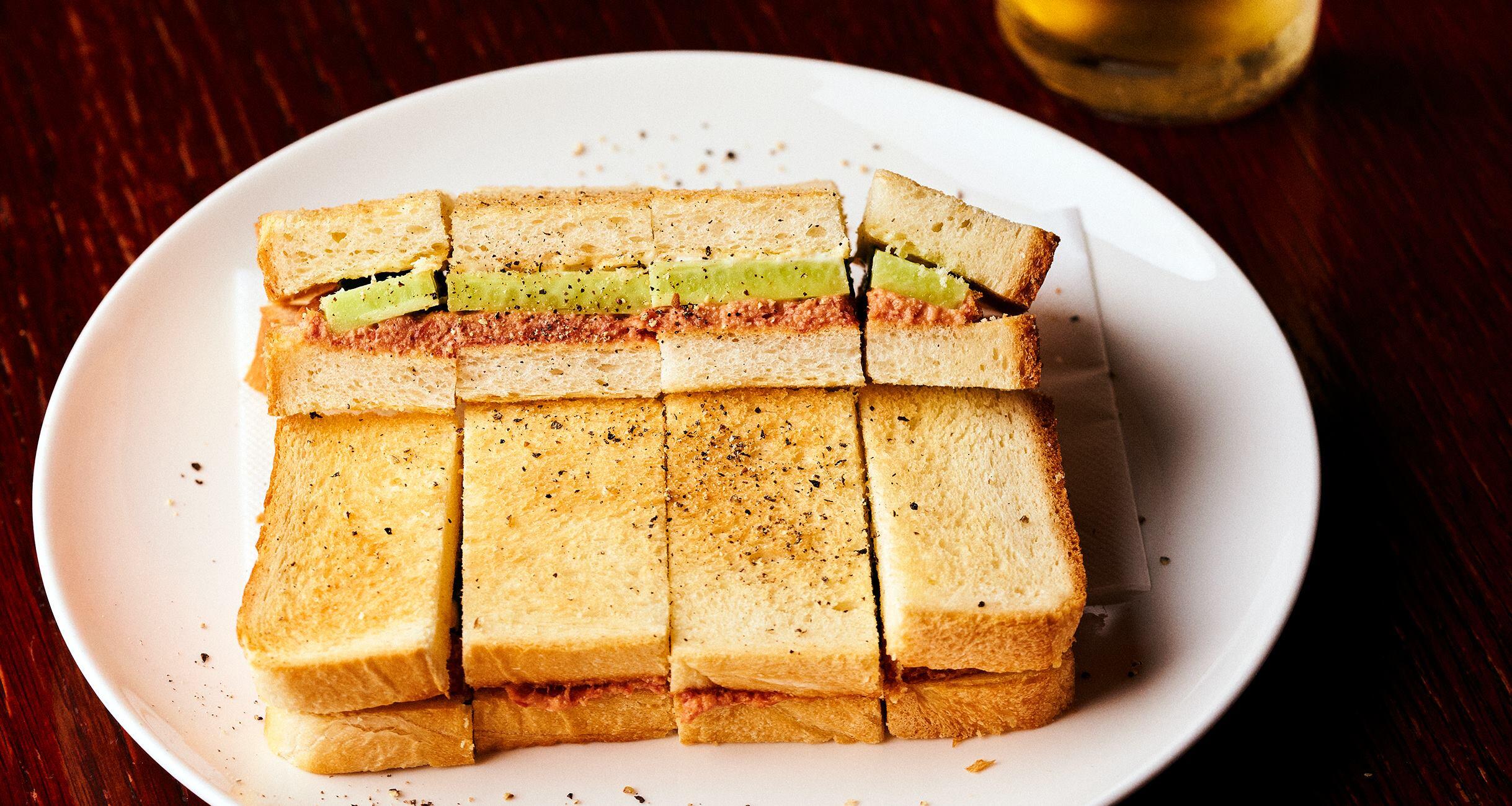 ATMOSPHERE Official Site Fish Bank TOKYO フィッシュバンクトウキョウ高層階での贅沢ランチやお祝いディナー！お肉とワインを楽しむモダンフレンチ料理と地上215Mから東京タワーを眺めながら華やかな時間を 汐留 新橋フレンチ