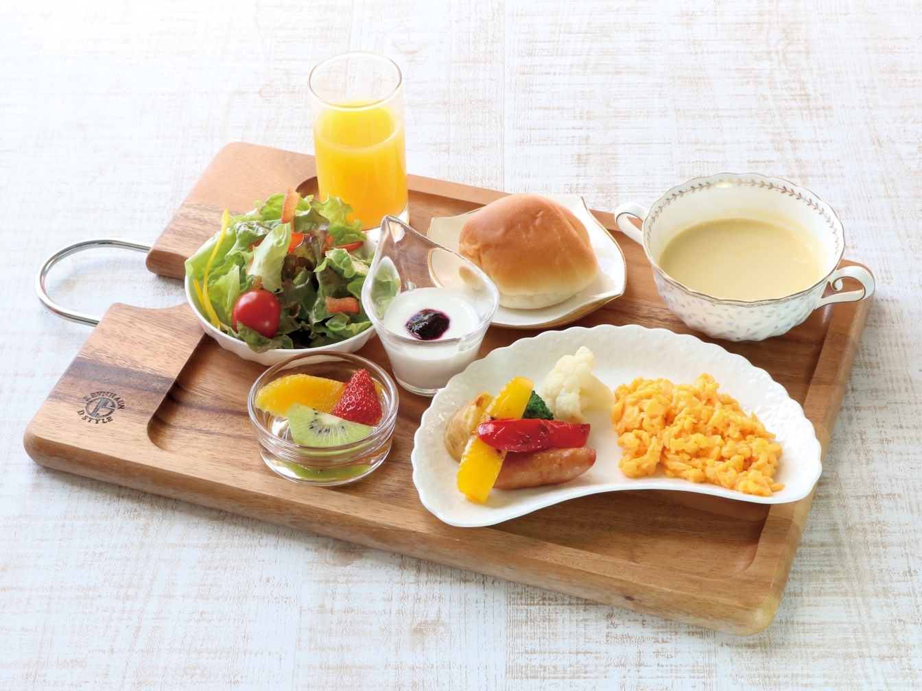 メープルシロップがたっぷりかかるパンケーキの「アメリカンブレックファスト」＝京町堀「EIGHT TO FIVE エイト トゥ ファイブ 」 -船場経済新聞