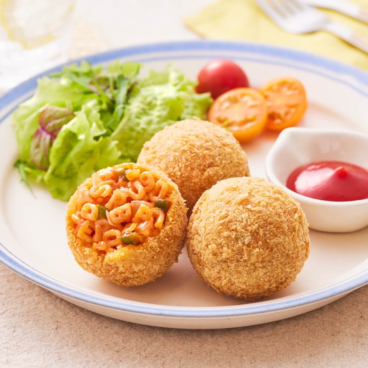 中華風にアレンジ！「えびとマカロニのピリ辛ケチャマヨサラダ」の作り方フーディストノート