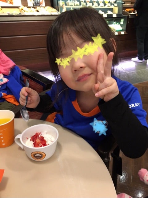 よしぎゅうには2歳児もガツガツ。食いつきよく食べやすい吉野家の牛丼。 : まなむす。 −園児の愛娘と年の差父−